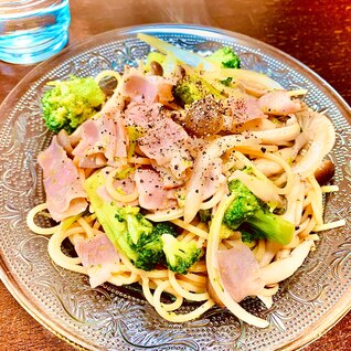 フライパン１つで簡単きのことベーコンの和風パスタ